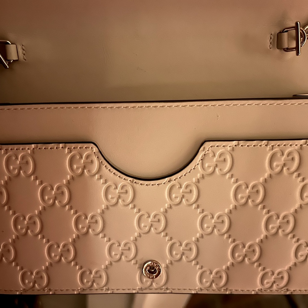 All white Gucci Crossbody bag use war three times